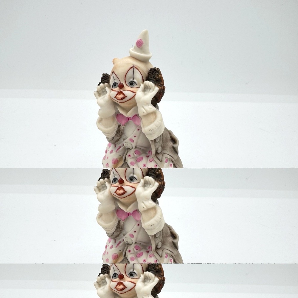 Vintage 80s Giuseppe Armani Florence Clown On Balloon Figurine w Base Italy 1987